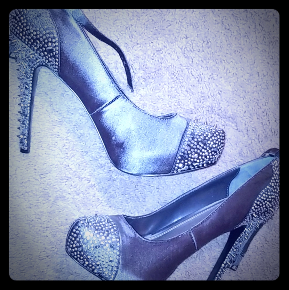 Spiked platform